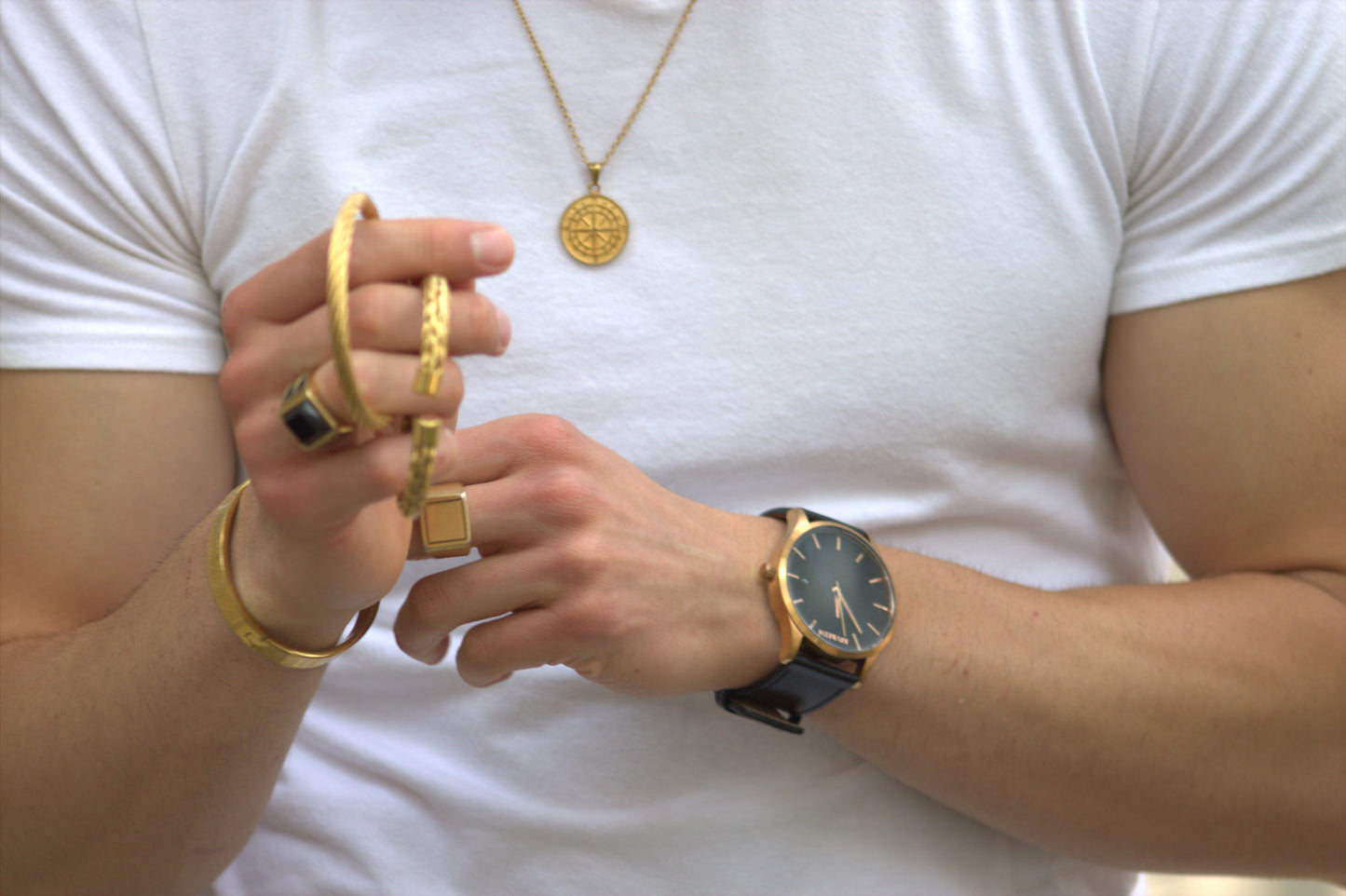 Set de pendiente compas con brazalete infinito (dorado)